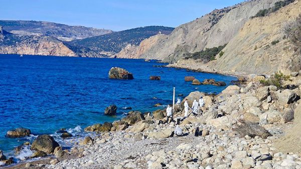 Уборка мазута в Севастополе