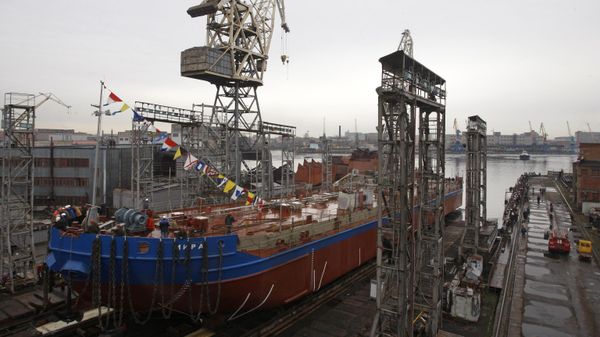 Спуск на воду нового нефтеналивного танкера на Балтийском заводе