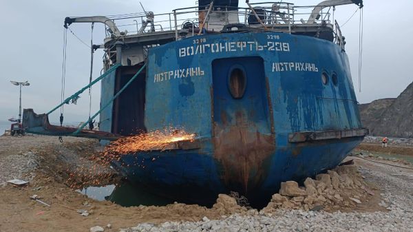 Демонтаж танкера Волгонефть 239 Демонтаж танкера Волгонефть 239