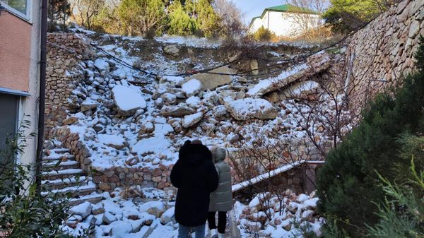 В Форосе из-за оползня треснула многоэтажка