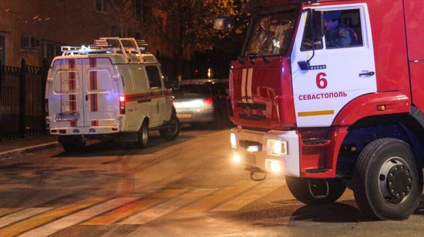 Пожарная машина и автомобиль скорой помощи
