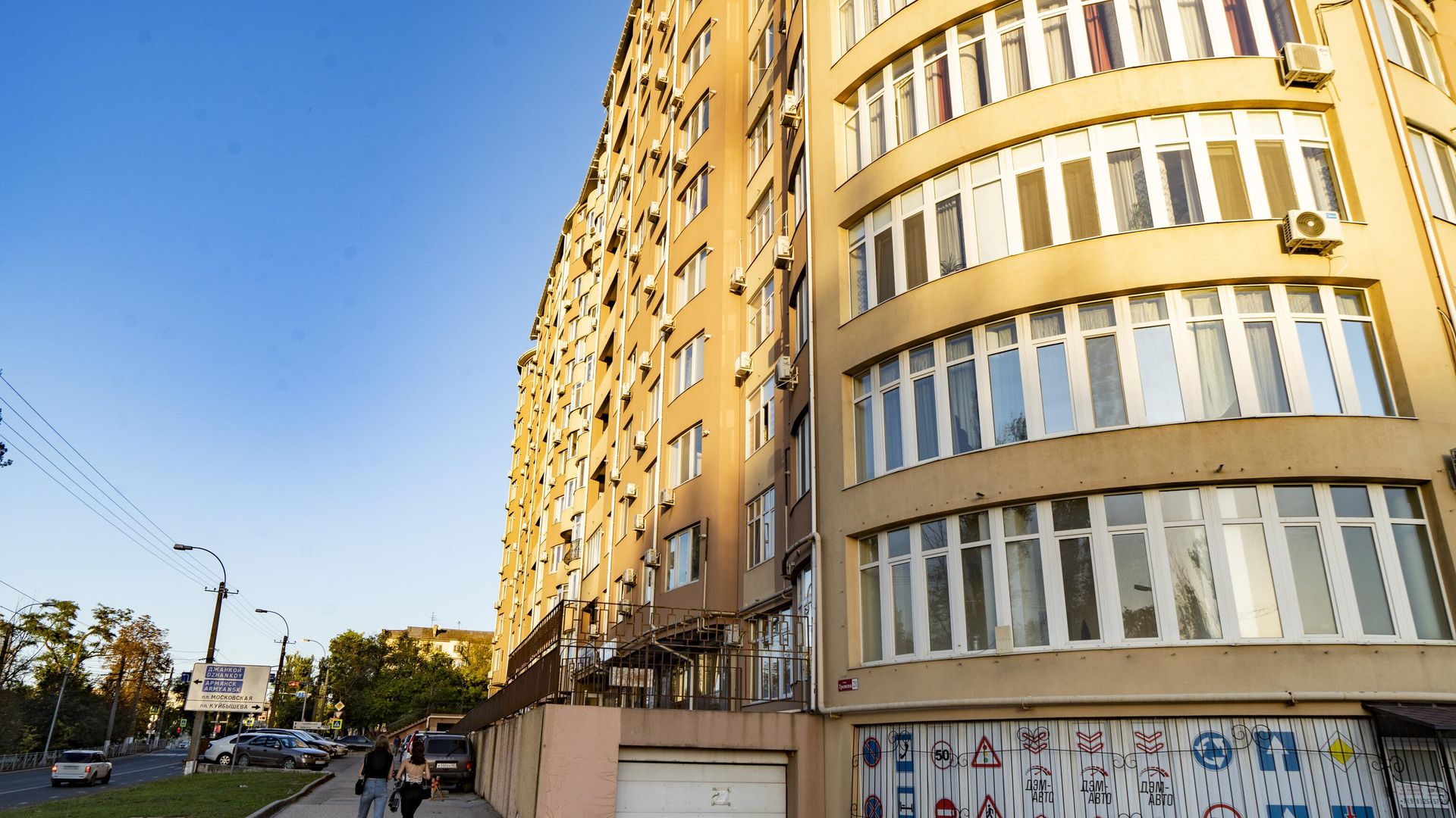 Многоэтажка в Симферополе - РИА Новости, 1920, 19.11.2025