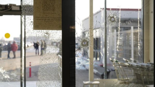 Последствия атаки беспилотников ВСУ на парковку в Подмосковье Последствия атаки беспилотников ВСУ на парковку в Подмосковье
