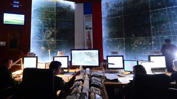 Военнослужащие на командном пункте во время несения боевого дежурства зенитными дивизионами Минобороны РФ Военнослужащие на командном пункте во время несения боевого дежурства зенитными дивизионами Минобороны РФ