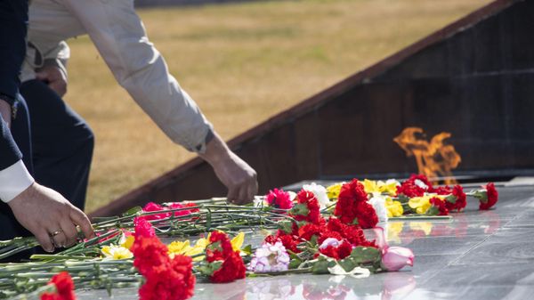 В Крыму почтили память жертв деревни Хатынь В Крыму почтили память жертв деревни Хатынь