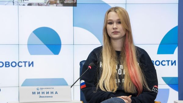 Участница гуманитарной миссии Молодежки Народного фронта в Курскую область, студентка института филологии КФУ им. В.И. Вернадского Эвелина Минина