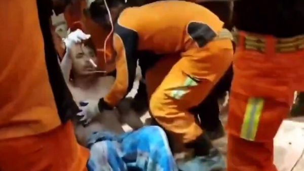 В Мьянме спасатели достали живого мужчину из завалов через пять дней после землетрясения