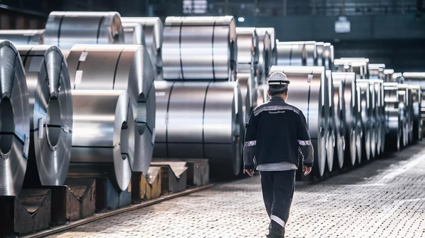 Готовая продукция на сталелитейном заводе Thyssenkrupp в Дуйсбурге. Архивное фото
