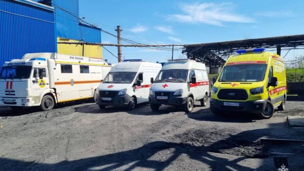 На месте обрушения в шахте подземной горной выработки Садкинская в Ростовской области
