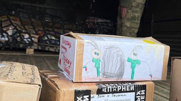 Волонтеры собирают посылки для бойцов СВО