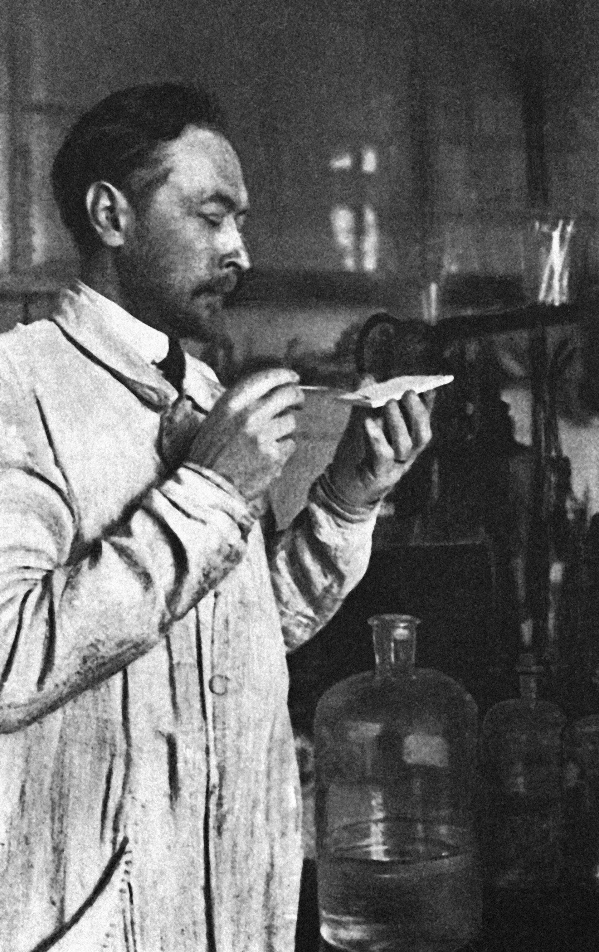 Сергей Васильевич Лебедев (1874-1934), советский ученый-химик, создатель промышленного метода производства синтетического каучука. 1922 год. - РИА Новости, 1920, 01.05.2025