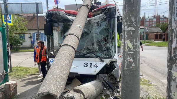 Четыре человека пострадали в аварии с троллейбусом в Краснодаре