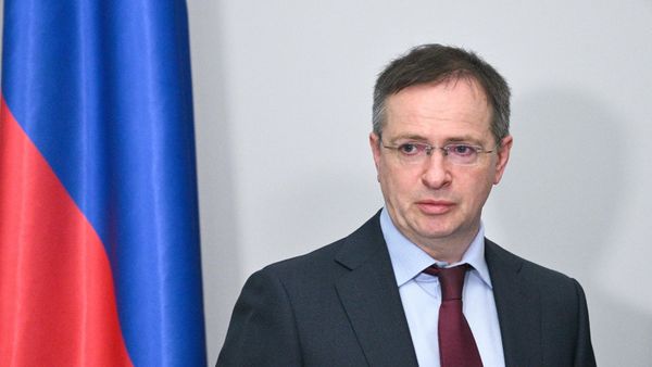 Помощник президента РФ Владимир Мединский на пресс-конференции в Стамбуле