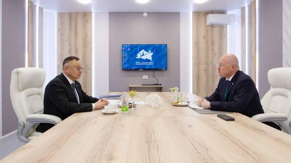 Встреча главы Минстроя России Ирека Файзуллина и губернатора Севастополя Михаила Развожаева