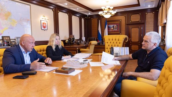В Крыму планируют построить четыре ФОКа и Академию хоккея – Аксенов