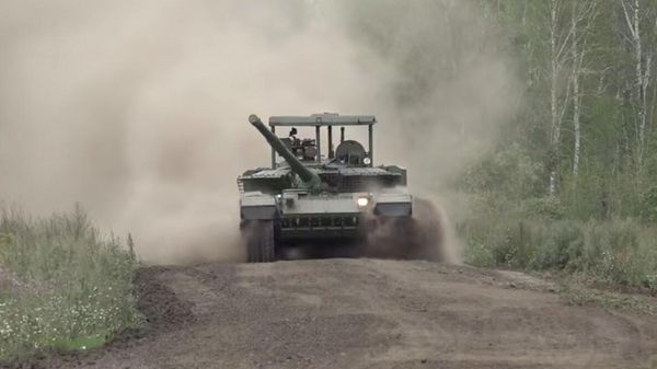 Армия России получила партию улучшенных танков Т-80БВМ