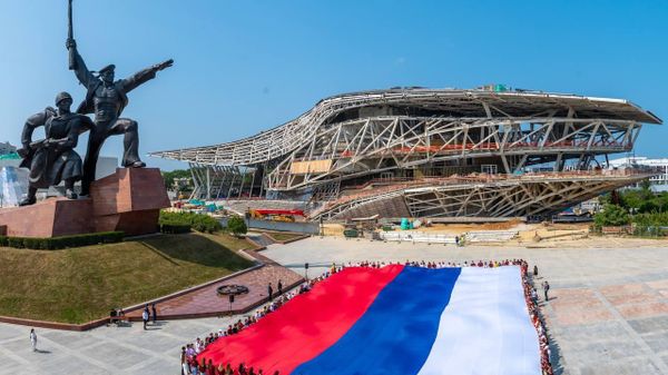 В Севастополе в День России развернули триколор размером 20 на 30 метров