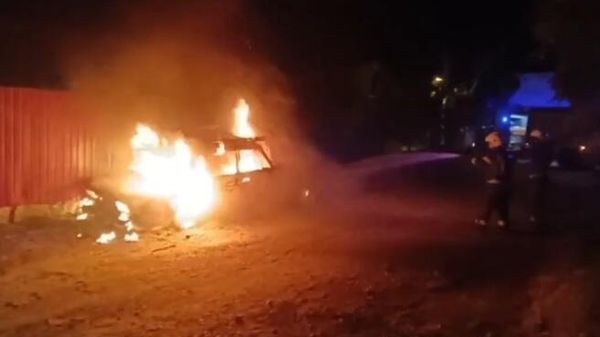 В Крыму по дороге проехал горящий автомобиль без водителя