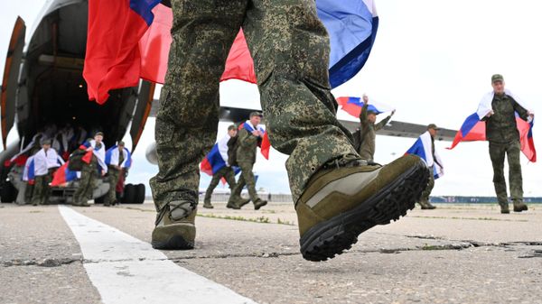 Возвращение российских военных из украинского плена