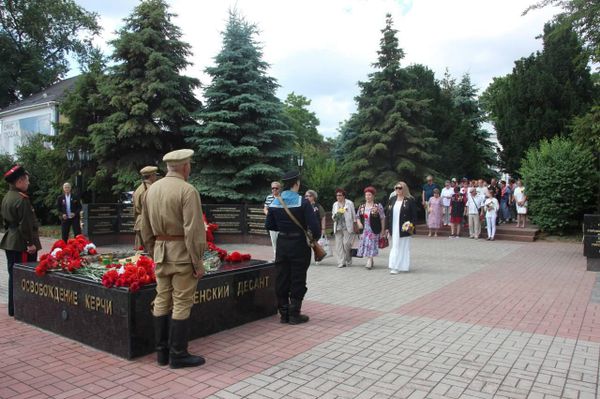 В Крыму отдали дань уважения павшим на войне в День памяти и скорби