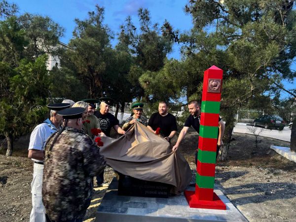 В Крыму отдали дань уважения павшим на войне в День памяти и скорби