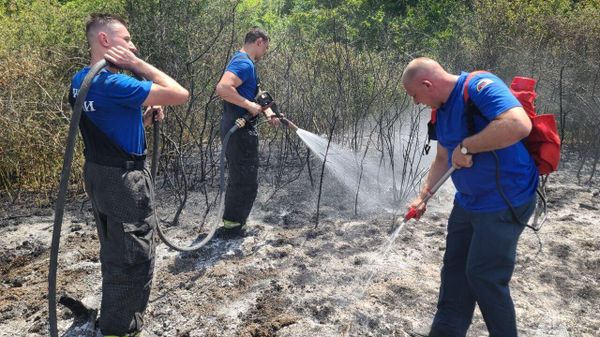 Пожар в селе Клиновка Симферопольского района Крыма Пожар в селе Клиновка Симферопольского района Крыма