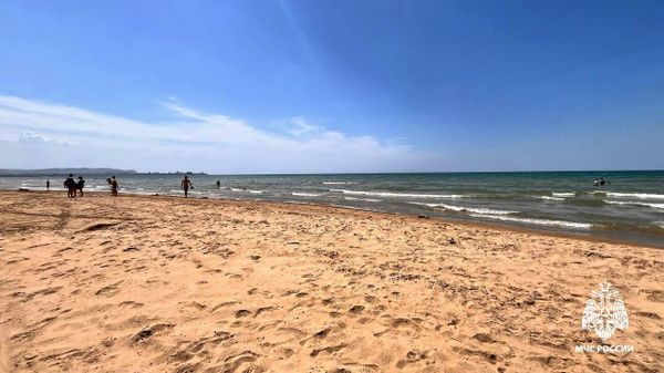 Уборка пляжей и моря в Анапе от мазута