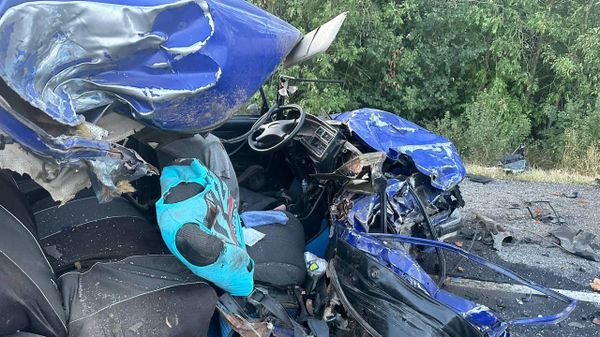 После лобового столкновения машин в Крыму два человека попали в больницу