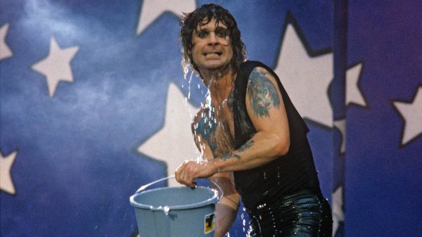 Британский вокалист, один из основателей и участник золотого состава группы Black Sabbath  Оззи Осборн