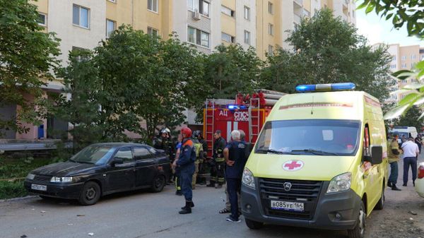 Скорая и МЧС на месте ЧП в Саратове. Архивное фото