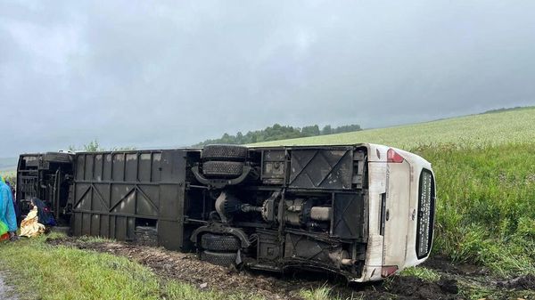 В Башкирии опрокинулся автобус с пассажирами