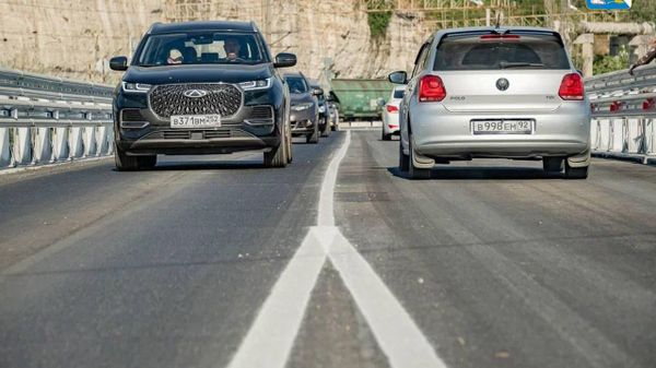 В Севастополе открыли рабочее движение по мосту через реку Черная