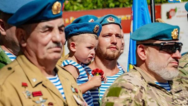 Севастополь отметил 95-ю годовщину основания Воздушно-десантных войск Севастополь отметил 95-ю годовщину основания Воздушно-десантных войск
