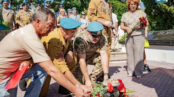 Севастополь отметил 95-ю годовщину основания Воздушно-десантных войск Севастополь отметил 95-ю годовщину основания Воздушно-десантных войск