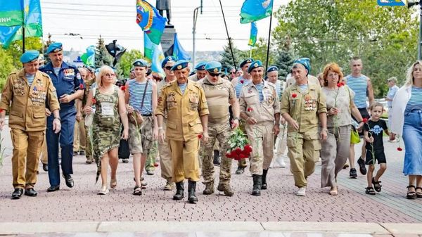 Севастополь отметил 95-ю годовщину основания Воздушно-десантных войск Севастополь отметил 95-ю годовщину основания Воздушно-десантных войск