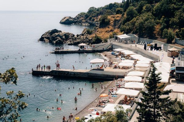 Пляж в Алупке