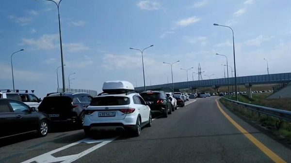 Очередь на Крымском мосту