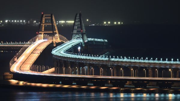 Автомобильная пробка перед Крымским мостом