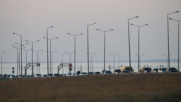 Автомобильная пробка перед Крымским мостом