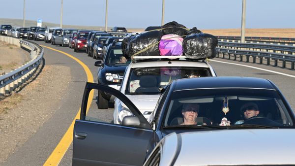 Автомобильная пробка перед Крымским мостом
