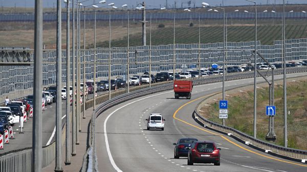 Автомобильная пробка перед Крымским мостом
