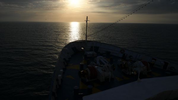 Вид на Черное море с палубы корабля