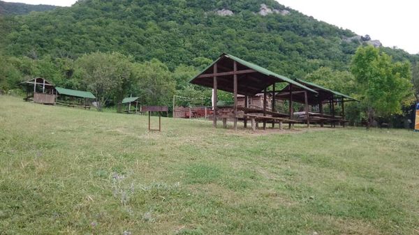 В севастопольском заказнике Байдарский коммерческая фирма незаконно возвела 23 строения