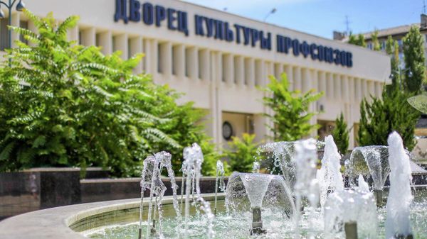 Фонтаны возле Дворца культуры профсоюзов в Симферополе