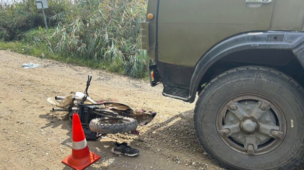 На Кубани подросток на питбайке влетел в КамАЗ