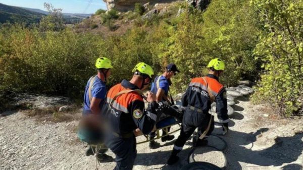 В горах Крыма спасли женщину с травмированной ногой