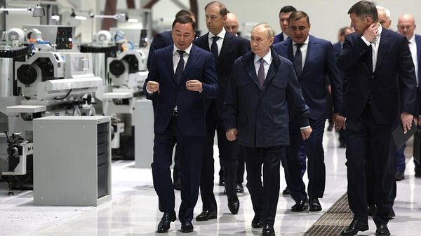 Президент России Владимир Путин посетил Мотовилихинские заводы в Перми