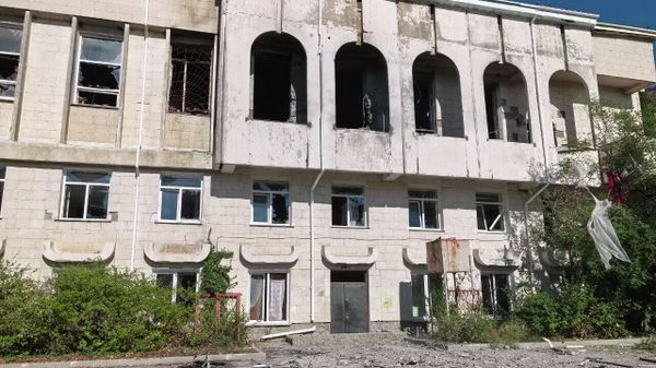 Школа в Форосе, в которую влетел украинский беспилотник