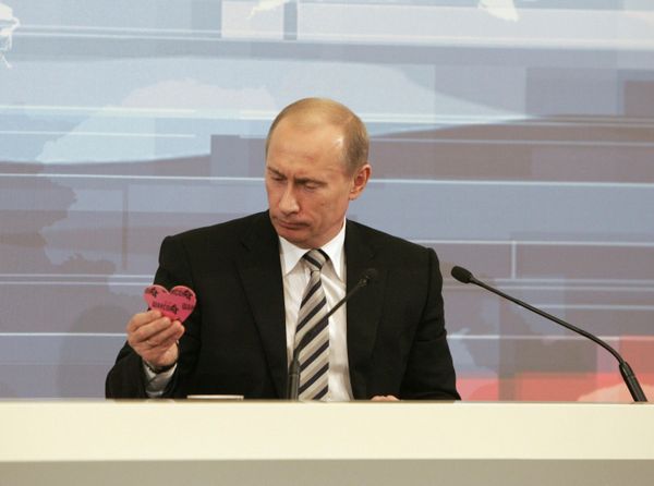 Президент России Владимир Путин на 7-ой традиционной большой пресс-конференции в Круглом зале 14-го корпуса Кремля