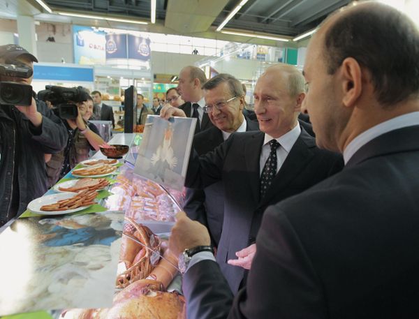 Председатель правительства РФ Владимир Путин посетил ежегодную агропромышленную выставку Золотая осень